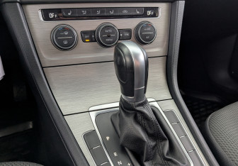 Подержанный автомобиль Volkswagen Golf Hatchback 2016 года (25 фото)