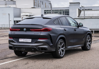 Подержанный автомобиль BMW X6 2020 года (5 фото)