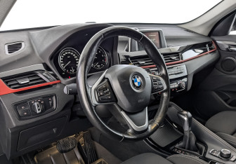 Подержанный автомобиль BMW X1 2018 года (15 фото)
