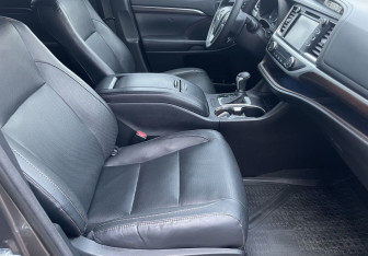 Подержанный автомобиль Toyota Highlander 2014 года (9 фото)