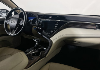 Подержанный автомобиль Toyota Camry Sedan 2020 года (9 фото)