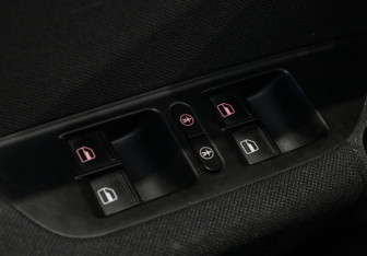 Подержанный автомобиль Volkswagen Touareg 2012 года (16 фото)