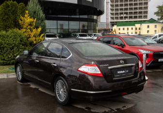 Подержанный автомобиль Nissan Teana 2013 года (5 фото)