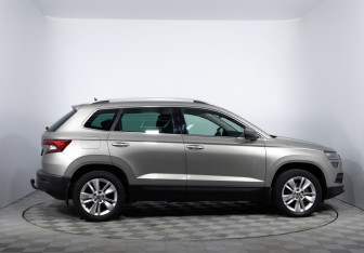 Подержанный автомобиль Skoda Karoq 2020 года (4 фото)