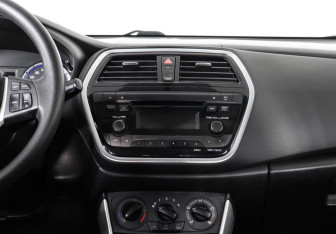 Подержанный автомобиль Suzuki SX4 Hatchback 2017 года (8 фото)