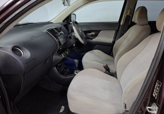 Подержанный автомобиль Toyota Ist 2007 года (10 фото)