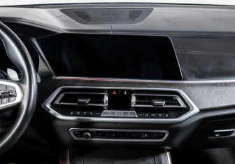 Подержанный автомобиль BMW X5 2021 года (13 фото)