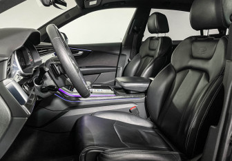 Подержанный автомобиль Audi Q8 2018 года (14 фото)