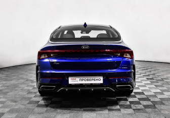 Подержанный автомобиль Kia K5 2021 года (2 фото)