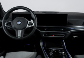 Подержанный автомобиль BMW X5 2025 года (12 фото)