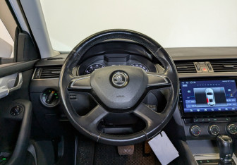 Подержанный автомобиль Skoda Octavia Liftback 2013 года (20 фото)