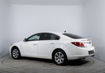 Подержанный автомобиль Opel Insignia Liftback 2011 года (7 фото)