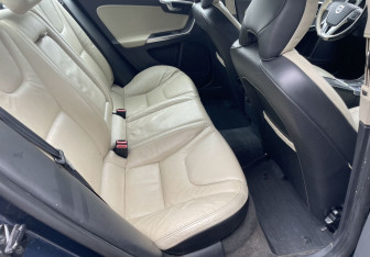 Подержанный автомобиль Volvo S60 2010 года (11 фото)