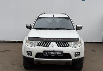 Подержанный автомобиль Mitsubishi Pajero Sport 2012 года (2 фото)