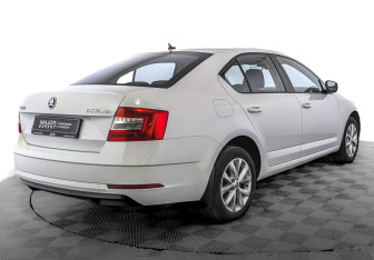 Подержанный автомобиль Skoda Octavia Liftback 2019 года (5 фото)