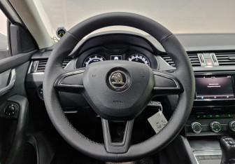 Подержанный автомобиль Skoda Octavia Liftback 2018 года (22 фото)