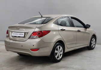Подержанный автомобиль Hyundai Solaris Sedan 2012 года (5 фото)