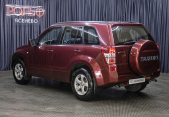 Подержанный автомобиль Suzuki Grand Vitara 2005 года (7 фото)