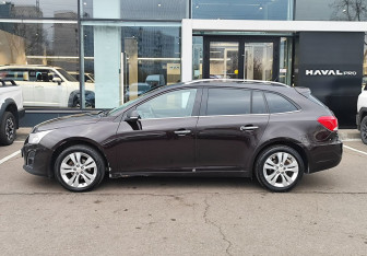 Подержанный автомобиль Chevrolet Cruze Wagon 2014 года (8 фото)