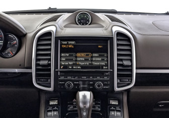 Подержанный автомобиль Porsche Cayenne 2014 года (17 фото)