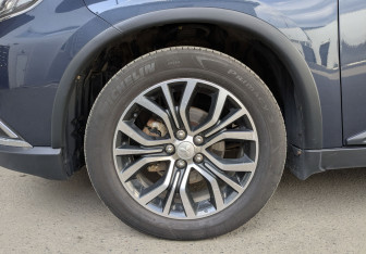 Подержанный автомобиль Mitsubishi Outlander 2016 года (12 фото)
