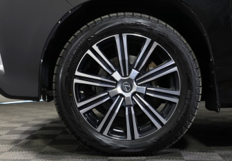Подержанный автомобиль Lexus LX 2020 года (27 фото)