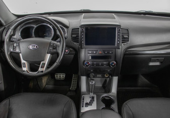 Подержанный автомобиль Kia Sorento 2011 года (13 фото)