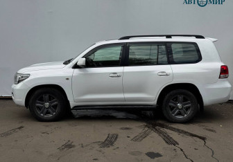Подержанный автомобиль Toyota Land Cruiser Suv 2011 года (5 фото)