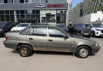 Подержанный автомобиль Daewoo Nexia Sedan 2003 года (4 фото)