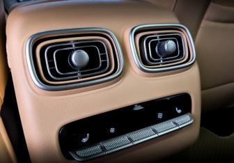 Подержанный автомобиль Jaecoo J8 2024 года (28 фото)