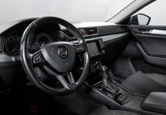 Подержанный автомобиль Skoda Superb Liftback 2015 года (13 фото)