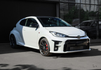 Подержанный автомобиль Toyota Yaris Hatchback 2022 года (3 фото)