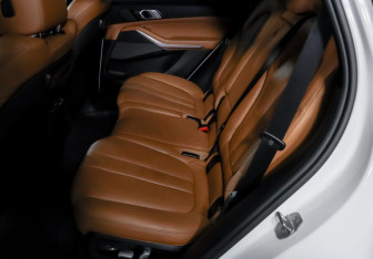 Подержанный автомобиль BMW X5 2019 года (10 фото)