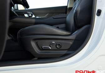 Подержанный автомобиль Changan UNI-K 2023 года (9 фото)