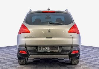 Подержанный автомобиль Peugeot 3008 2012 года (6 фото)