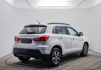 Подержанный автомобиль Mitsubishi ASX 2011 года (5 фото)