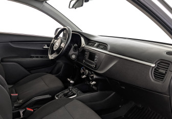 Подержанный автомобиль Kia Rio Hatchback 2021 года (12 фото)