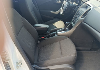 Подержанный автомобиль Opel Astra Hatchback 2012 года (8 фото)