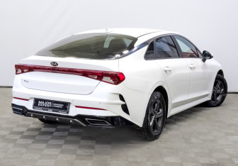 Подержанный автомобиль Kia K5 2021 года (5 фото)