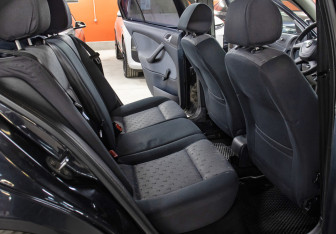 Подержанный автомобиль Skoda Octavia Liftback 2010 года (12 фото)