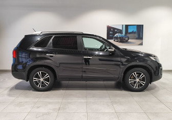 Подержанный автомобиль Kia Sorento 2017 года (4 фото)