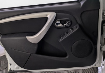 Подержанный автомобиль Nissan Terrano 2021 года (18 фото)