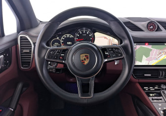 Подержанный автомобиль Porsche Cayenne 2019 года (28 фото)