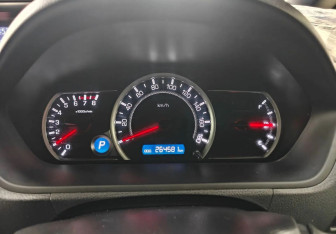 Подержанный автомобиль Toyota Voxy Minivan 2015 года (14 фото)