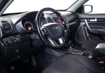 Подержанный автомобиль Kia Sorento 2016 года (15 фото)