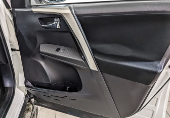 Подержанный автомобиль Toyota RAV4 2013 года (25 фото)