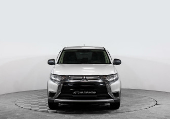 Подержанный автомобиль Mitsubishi Outlander 2016 года (2 фото)