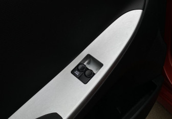 Подержанный автомобиль Hyundai Solaris Hatchback 2011 года (15 фото)