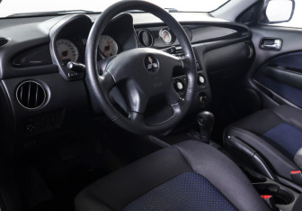 Подержанный автомобиль Mitsubishi Outlander 2007 года (14 фото)
