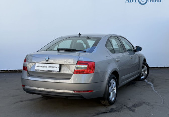 Подержанный автомобиль Skoda Octavia Liftback 2020 года (5 фото)